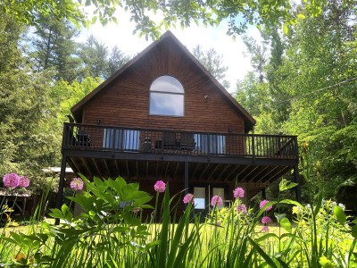 WATERFRONT CHALET, NEWLY RENOVATED, EAST SHORE