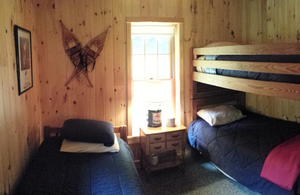 Small bedroom, single bed and bunkbeds