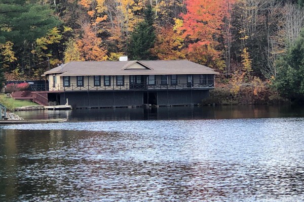 Lake's End Lodge