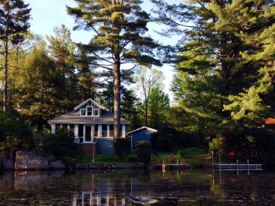 WATERFRONT  COTTAGE, SWIMMING BOATING HIKING