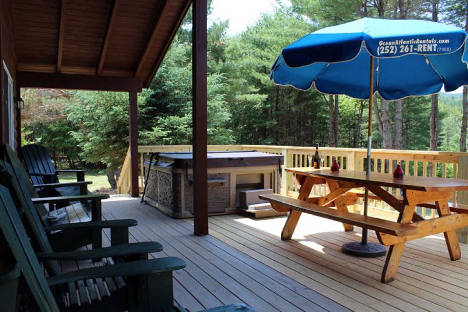 Deck with eating area and hot tub