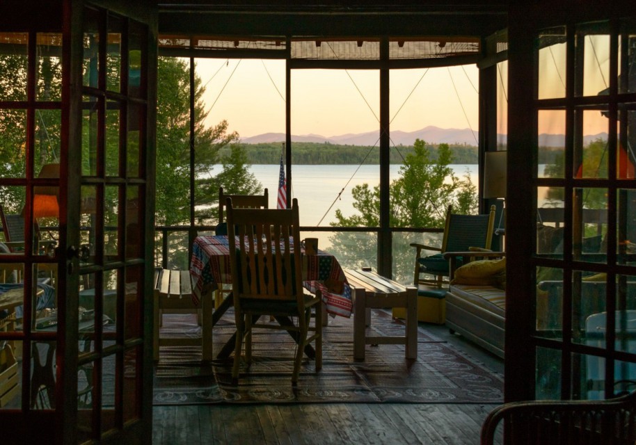 Screened In Porch Overlooking Lake Clear