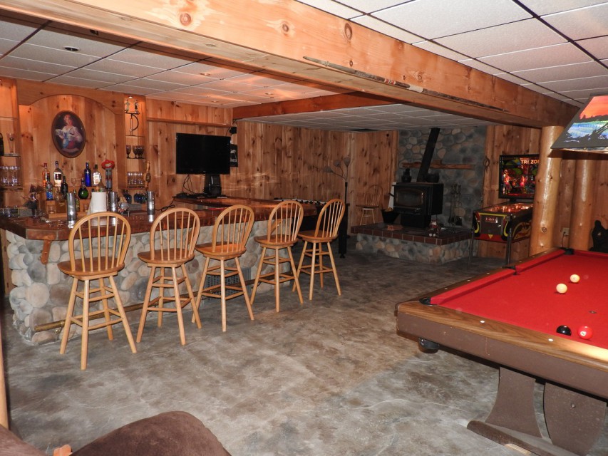 Game room and bar