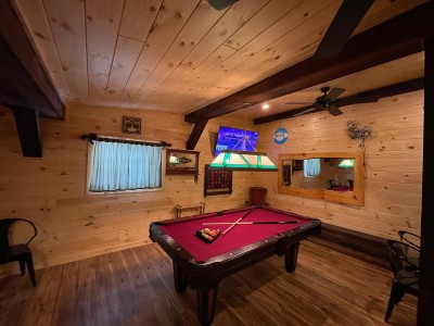 LARGE HOME W/ HOT TUB AND GAME ROOM! IN INLET, NY!
