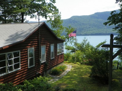 LAKEFRONT COTTAGE IN SILVER BAY, LAKE GEORGE, NY