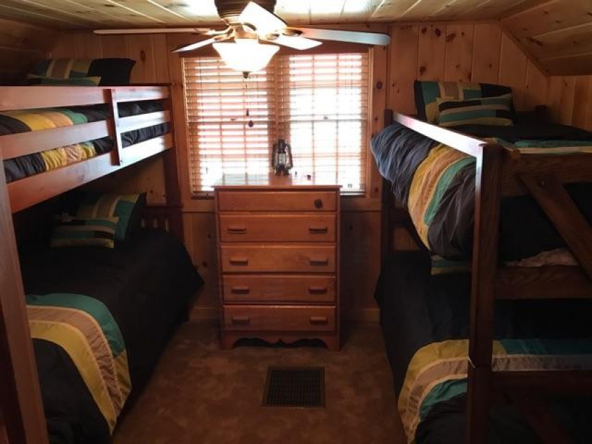 Bedroom 4 twin beds / bunk beds