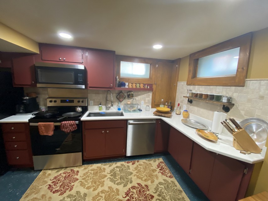 Lower level flat with full kitchen and laundry