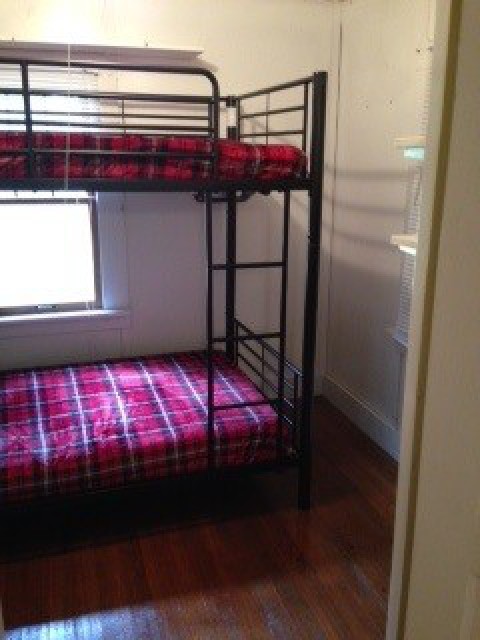 twin bunk bed 